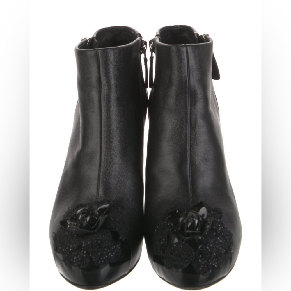 Chanel
2012 Interlocking CC Logo Boots 
🖤🖤🖤🖤🖤🖤🖤🖤🖤🖤🖤